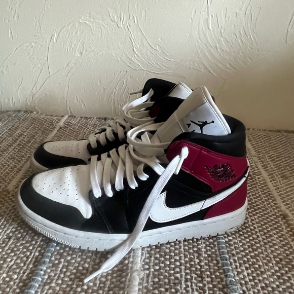 Air Jordan 1 Retro High - Picture 1 of 4